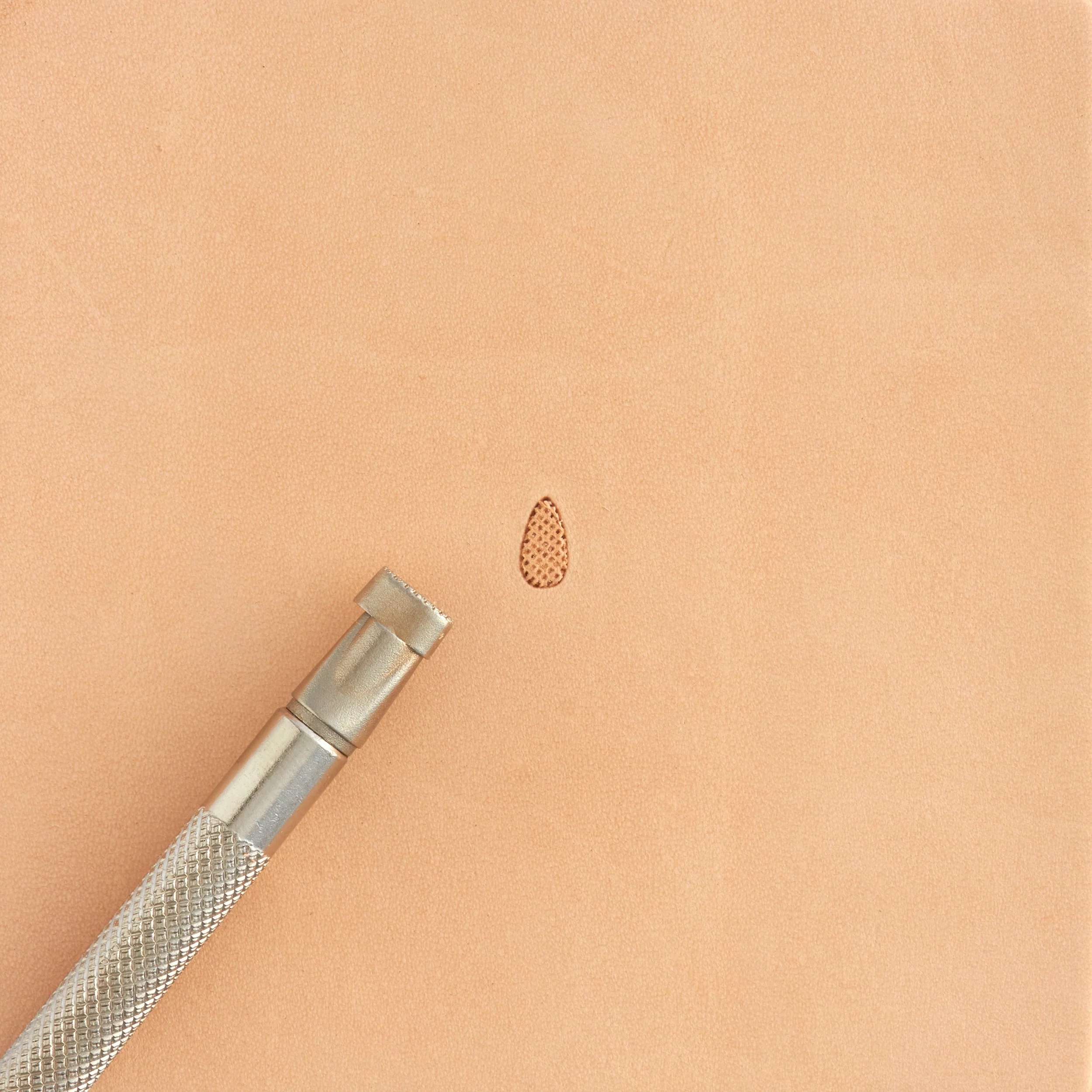 Craftool® Checked Teardrop Background Stamp - Image 4