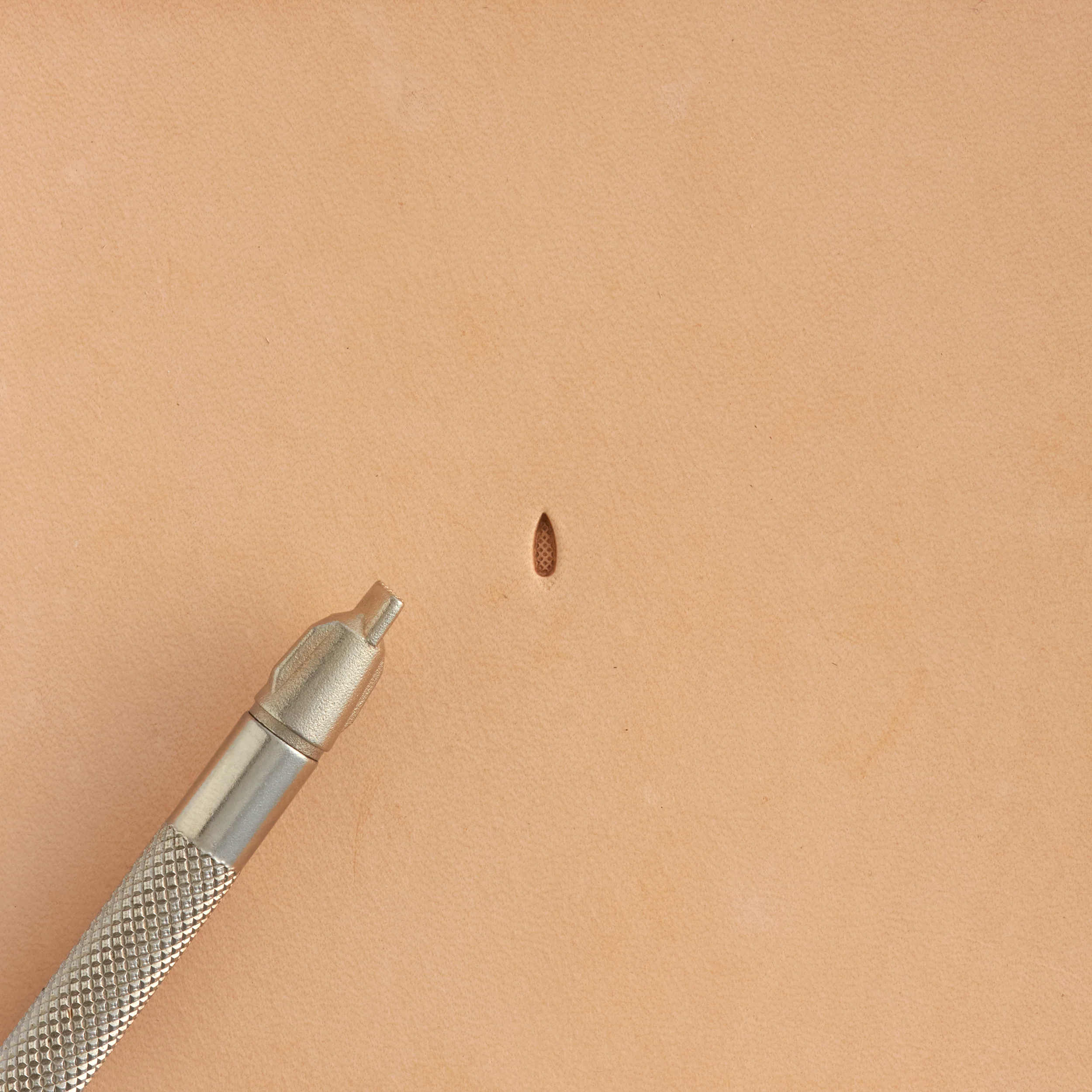 Craftool® Checked Teardrop Background Stamp - Image 9
