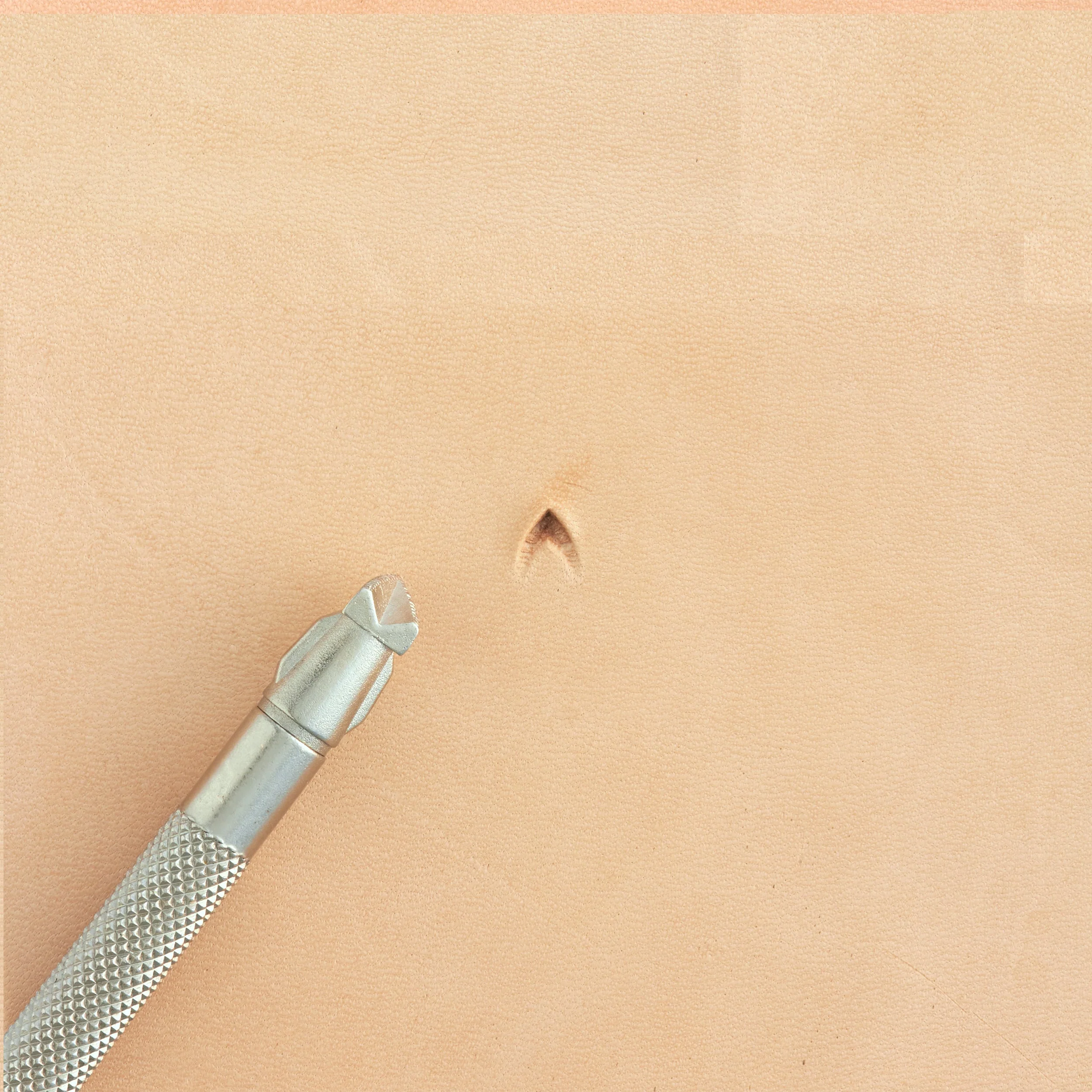 Craftool® Pointed Serrated Mulefoot Stamp - Image 3