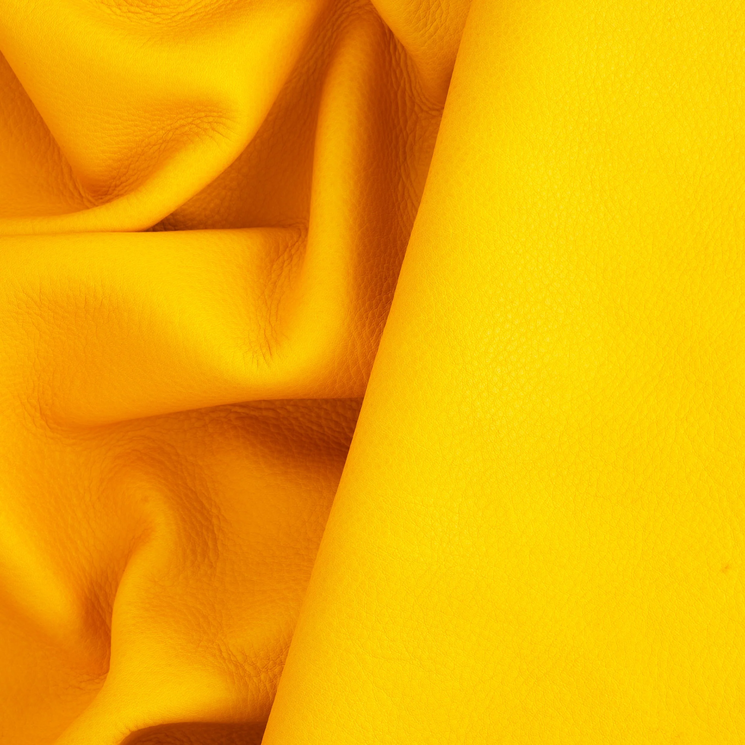 Vibrant Dyed Veg-Tan Double Shoulder - Image 40